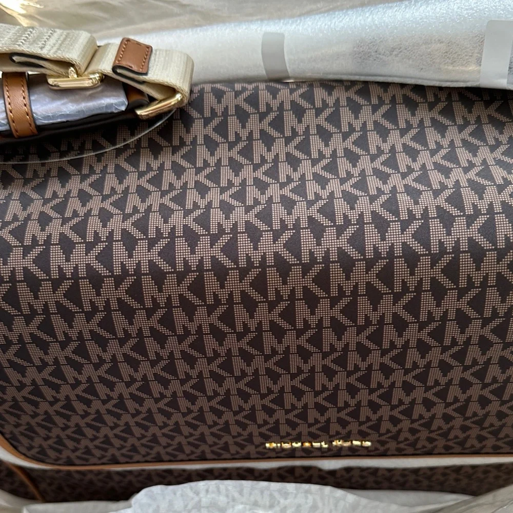 🆕 MICHAEL Michael Kors | 
Large Monogram Diaper Bag - Picture 7 of 9
